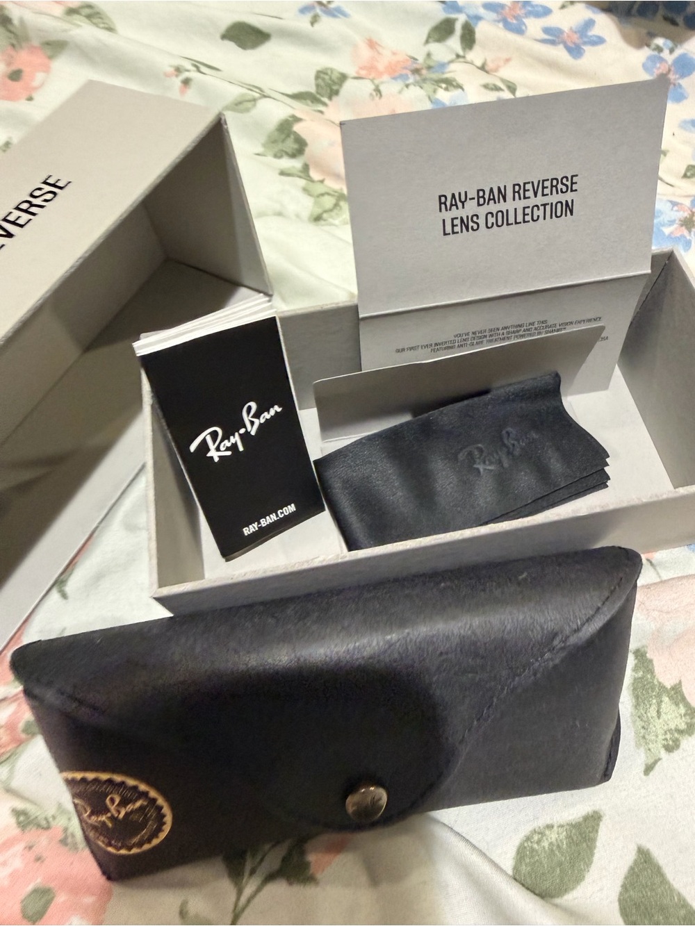 Ray-Ban Wayfarer Reverse Black Leather Sunglasses and Case with Gold Snap - Picture 10 of 10